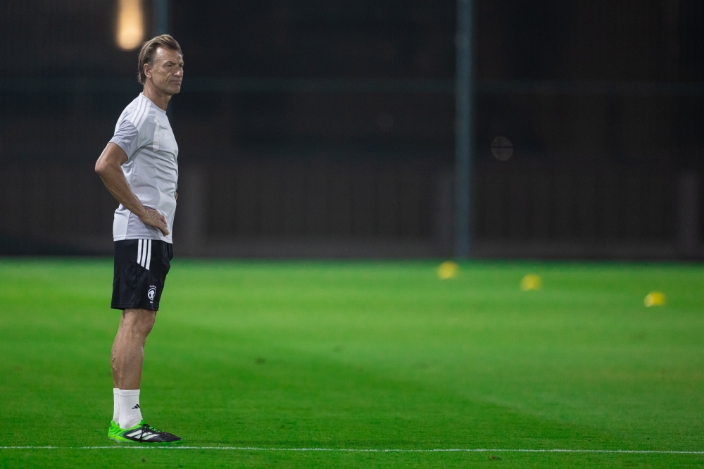 بعد الخسارة برباعية أمام مصر.. رينارد تحت النار 42 بعد-الخسارة-برباعية-أمام-مصر.-رينارد-تحت-النار