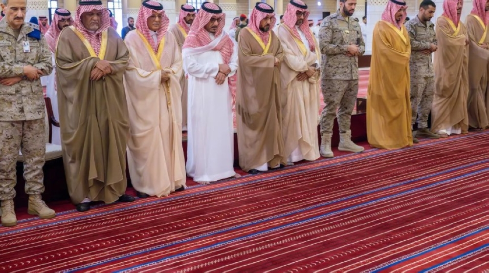 أمير الرياض يؤدي صلاة الميت على الأميرة الجوهرة بنت فيصل بن عبدالله آل عبدالرحمن آل سعود 61 أمير-الرياض-يؤدي-صلاة-الميت-على-الأميرة-الجوهرة-بنت-فيصل-بن-عبدالله-آل-عبدالرحمن-آل-سعود