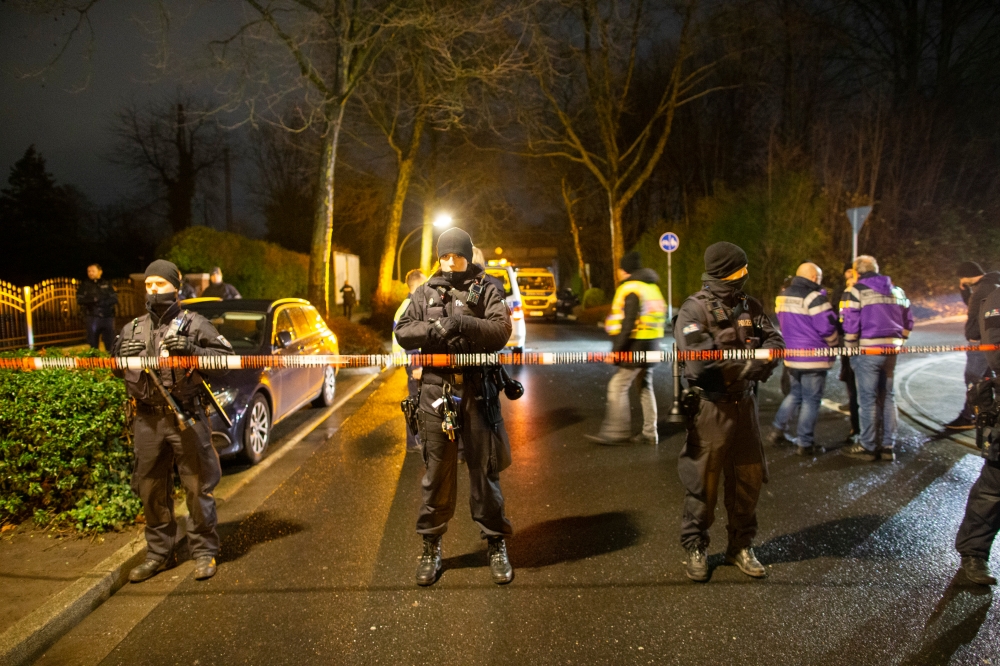 شاب أصاب 12 شخصا بعبوات نارية.. موقف بطولي من ركاب قطار في ألمانيا 57 شاب-أصاب-12-شخصا-بعبوات-نارية.-موقف-بطولي-من-ركاب-قطار-في-ألمانيا