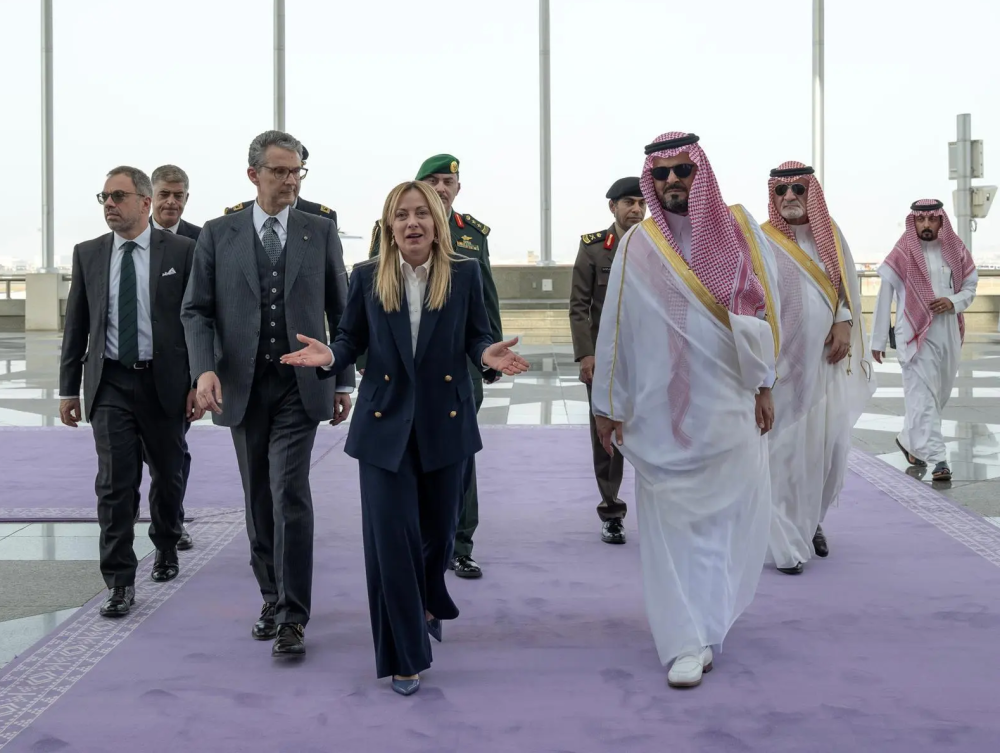 رئيسة وزراء إيطاليا تصل إلى جدة 8 رئيسة-وزراء-إيطاليا-تصل-إلى-جدة