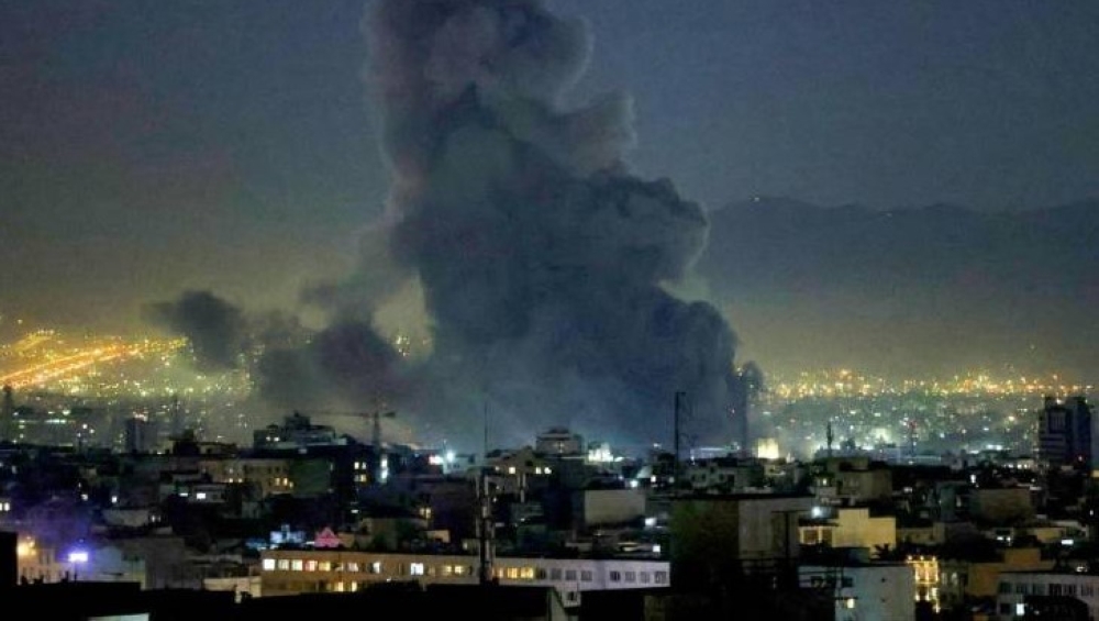 دويّ انفجارات عدة في طهران وسط تحليق للطائرات الحربية 57 دويّ-انفجارات-عدة-في-طهران-وسط-تحليق-للطائرات-الحربية