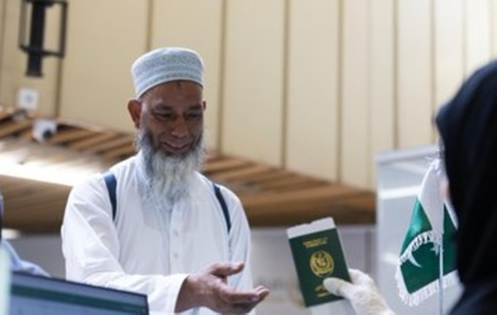 إعفاء ضيوف الرحمن من الرسوم.. ومهلة استثنائية للمغادرة عبر المنافذ الدولية - عاجل 52 إعفاء-ضيوف-الرحمن-من-الرسوم.-ومهلة-استثنائية-للمغادرة-عبر-المنافذ-الدولية-–-عاجل