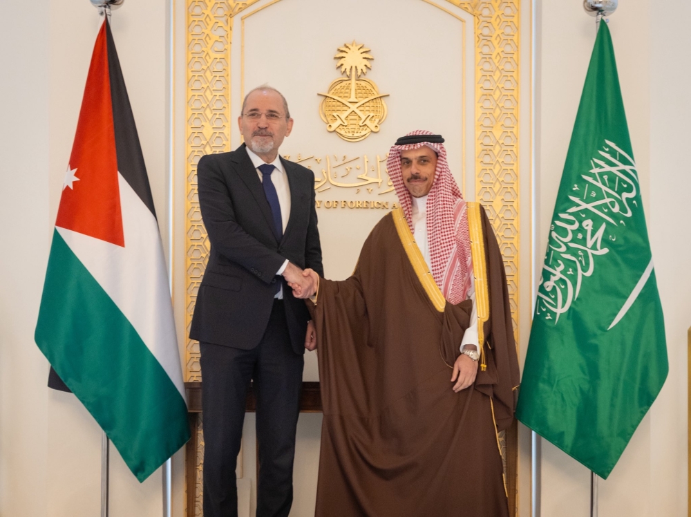 وزير الخارجية يستعرض العلاقات الثنائية مع نائب رئيس الوزراء وزير خارجية الأردن 1 وزير-الخارجية-يستعرض-العلاقات-الثنائية-مع-نائب-رئيس-الوزراء-وزير-خارجية-الأردن