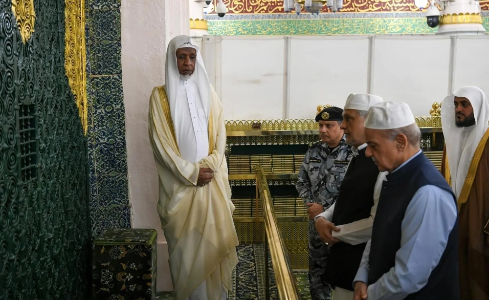 رئيس وزراء باكستان يؤدي الصلاة في المسجد النبوي الشريف 56 رئيس-وزراء-باكستان-يؤدي-الصلاة-في-المسجد-النبوي-الشريف