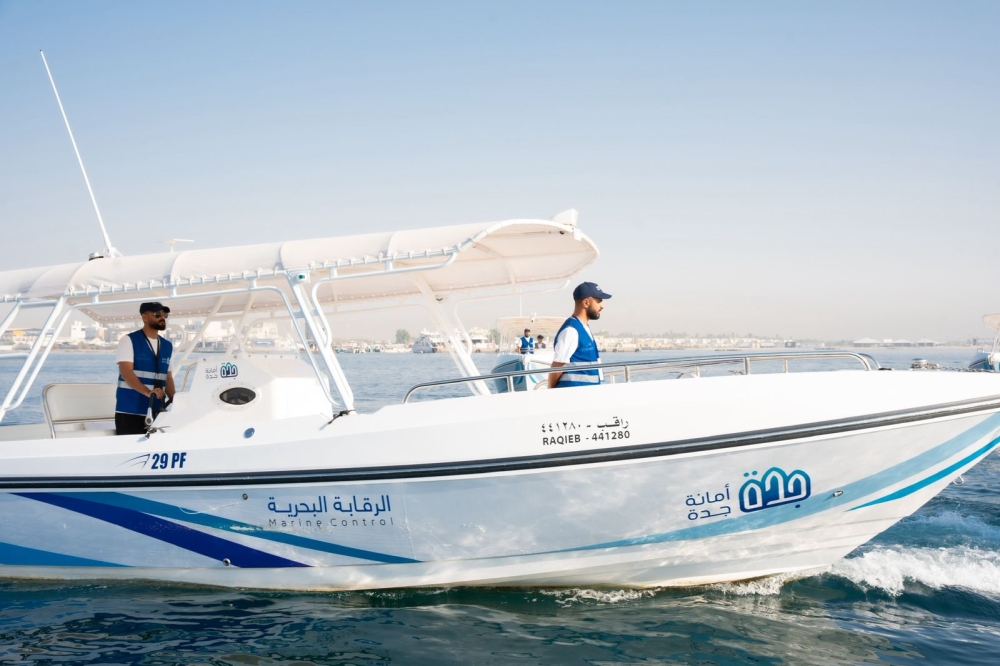 40 حالة إنقاذ و402 جولة ميدانية تؤمن سواحل جدة البحرية 31 40-حالة-إنقاذ-و402-جولة-ميدانية-تؤمن-سواحل-جدة-البحرية