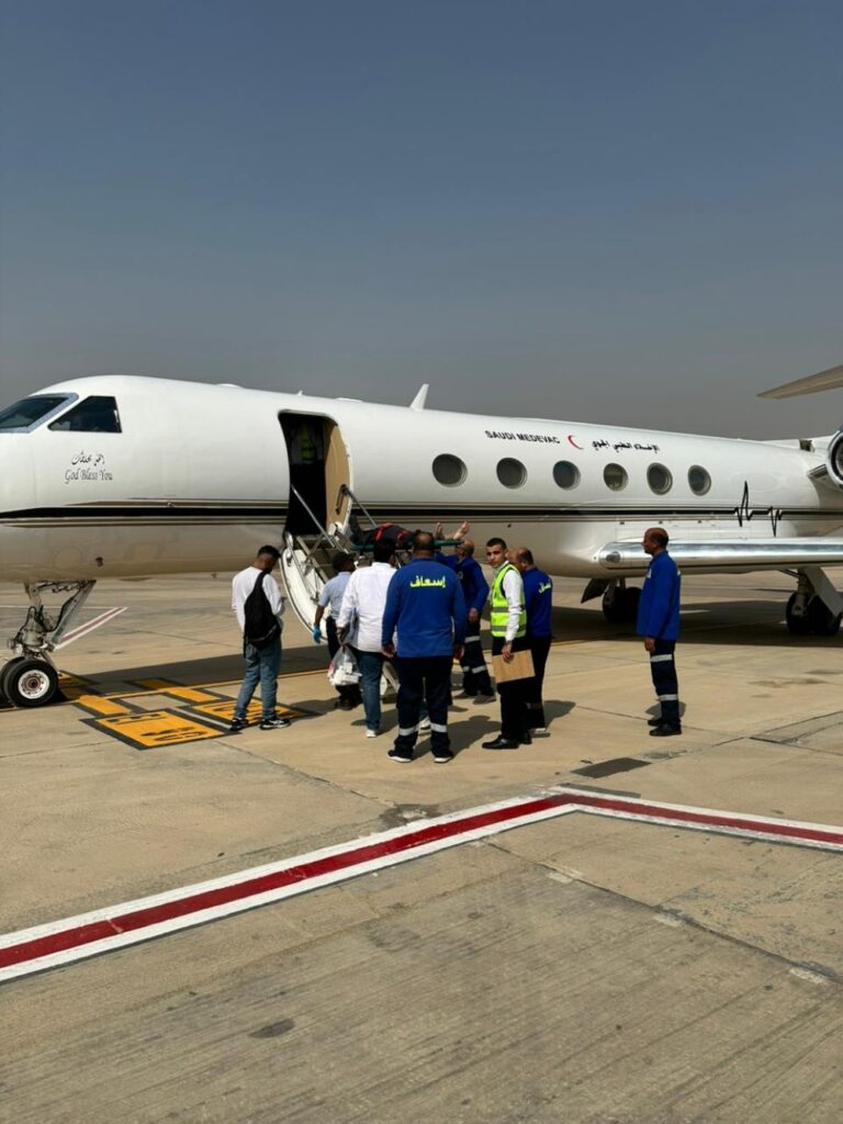 السفارة في القاهرة تنفذ إخلاءً طبيًا عاجلًا لمواطنين حالتهما حرجة 59 السفارة-في-القاهرة-تنفذ-إخلاءً-طبيًا-عاجلًا-لمواطنين-حالتهما-حرجة