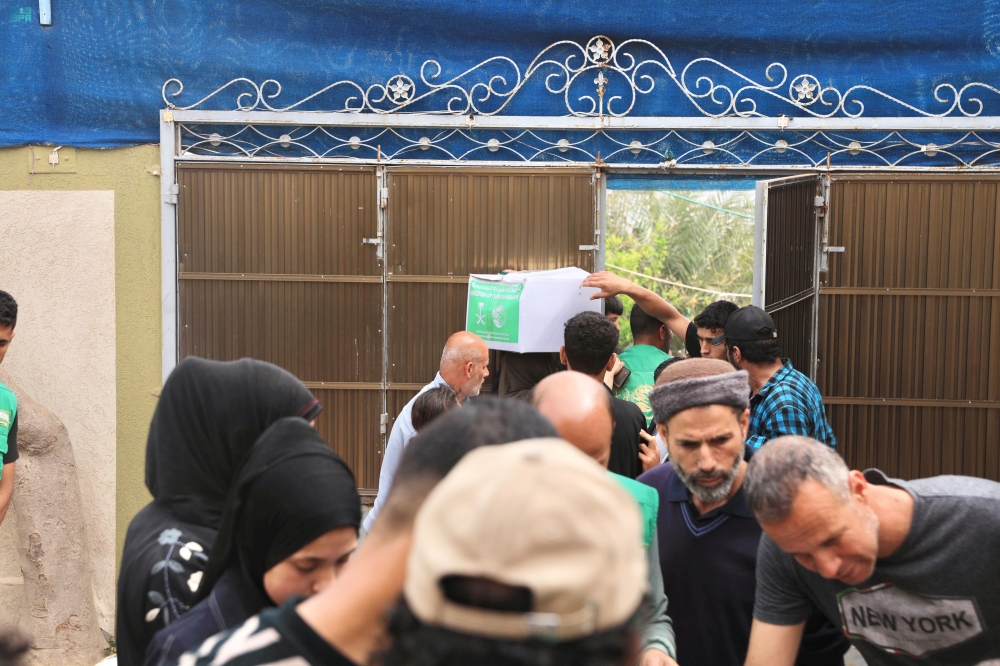 إغاثة الشعب الفلسطيني.. المملكة توزّع سلال غذائية في قطاع غزة 37 إغاثة-الشعب-الفلسطيني.-المملكة-توزّع-سلال-غذائية-في-قطاع-غزة