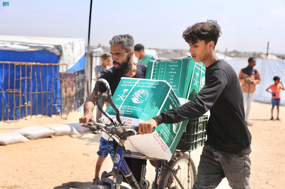 مركز الملك سلمان للإغاثة يوزّع 1,761 سلة غذائية في قطاع غزة 37 مركز-الملك-سلمان-للإغاثة-يوزّع-1,761-سلة-غذائية-في-قطاع-غزة