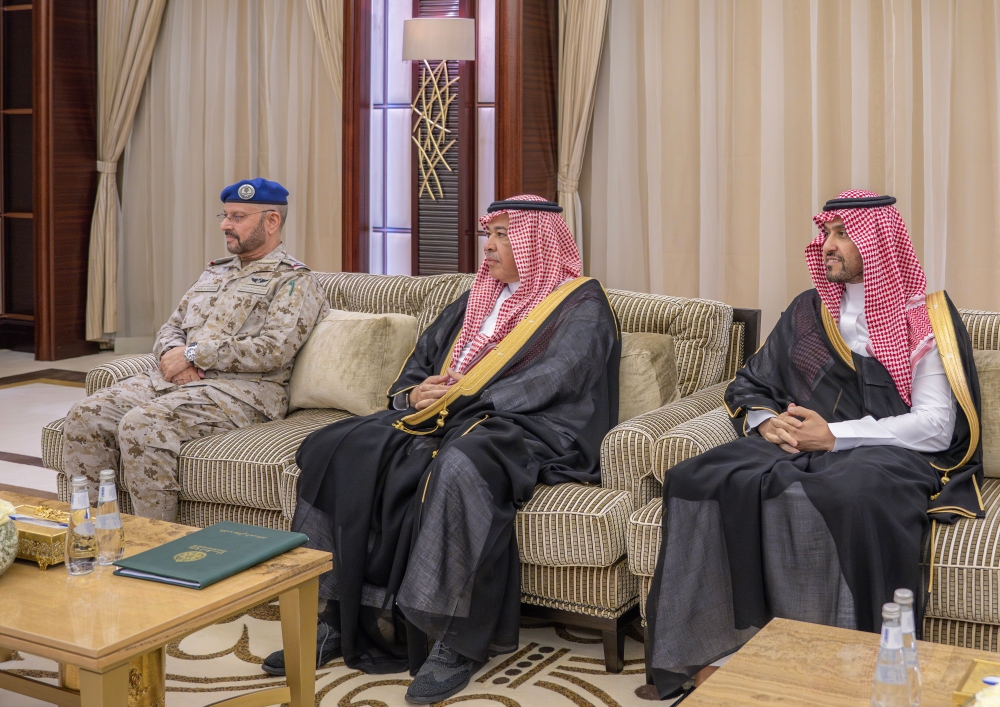 وزير الدفاع يبحث المستجدات الإقليمية والدولية مع نظيره الإيطالي 11 وزير-الدفاع-يبحث-المستجدات-الإقليمية-والدولية-مع-نظيره-الإيطالي