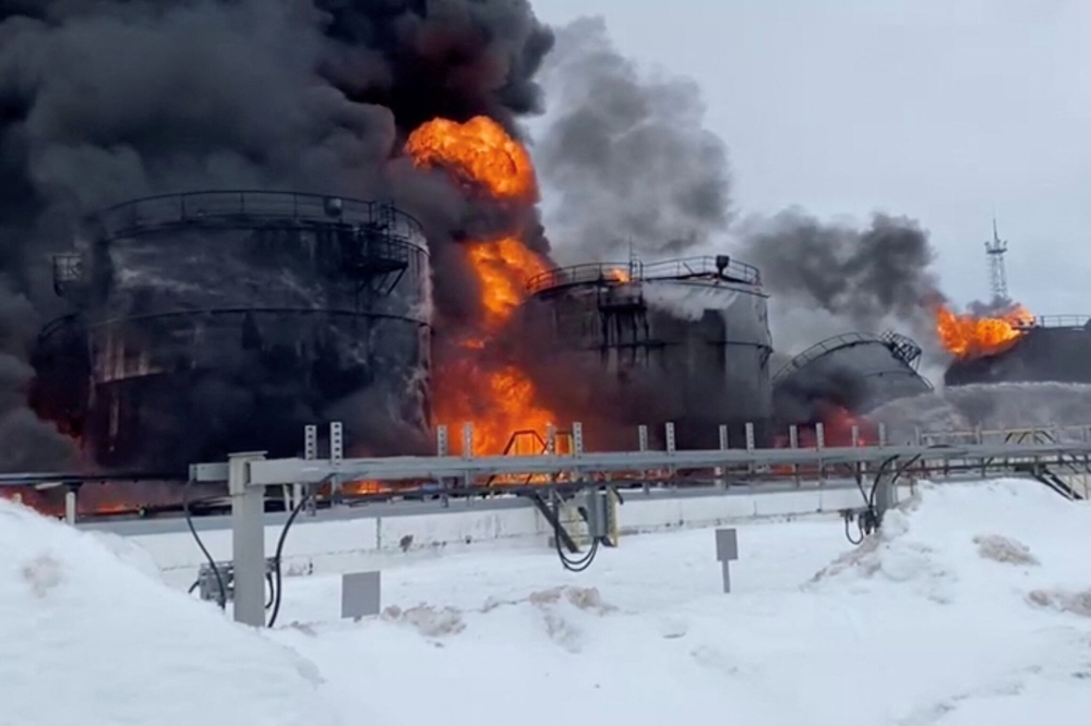 روسيا تُبلِغ عن أمطار سامة بعد ضربة أوكرانية استهدفت منشآت نفطية 59 روسيا-تُبلِغ-عن-أمطار-سامة-بعد-ضربة-أوكرانية-استهدفت-منشآت-نفطية