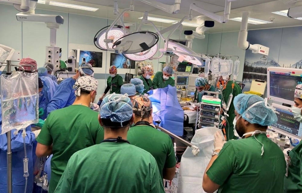 استمرت 13 ساعة.. نجاح فصل التوأم الملتصق الفلبيني بعد جراحة معقدة 33 استمرت-13-ساعة.-نجاح-فصل-التوأم-الملتصق-الفلبيني-بعد-جراحة-معقدة