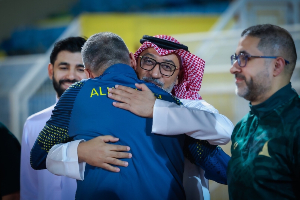 رئيس الخليج يوجه رسالة لدونيس عقب رحيله لتدريب الأخضر 11 رئيس-الخليج-يوجه-رسالة-لدونيس-عقب-رحيله-لتدريب-الأخضر