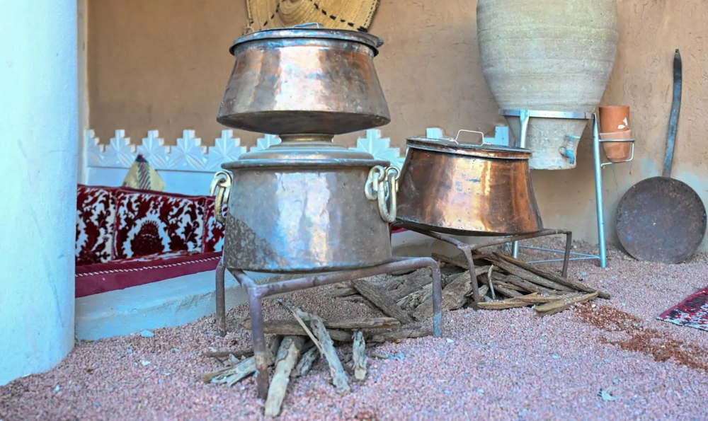 القدور النحاسية.. إرث المطبخ القصيمي وذاكرة الطهي قديمًا 24 القدور-النحاسية.-إرث-المطبخ-القصيمي-وذاكرة-الطهي-قديمًا