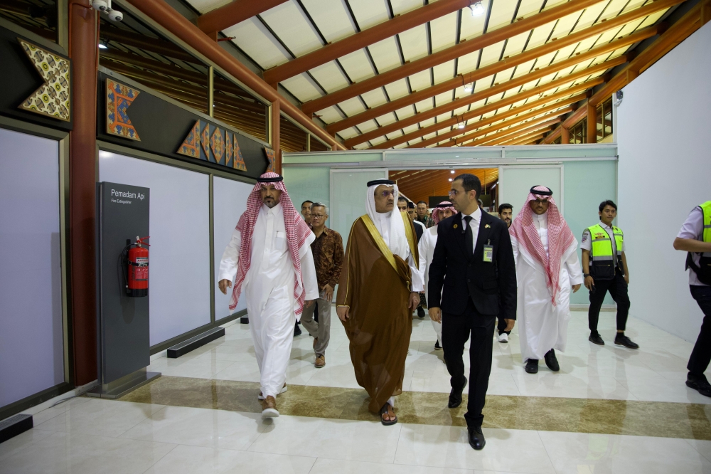 صور.. سفير المملكة يطّلع على جاهزية «طريق مكة» لخدمة حجاج إندونيسيا 13 صور.-سفير-المملكة-يطّلع-على-جاهزية-«طريق-مكة»-لخدمة-حجاج-إندونيسيا
