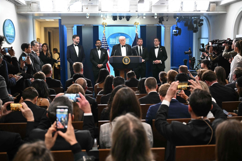 من كاليفورنيا.. الكشف عن مطلق النار في حفل مراسلي البيت الأبيض 8 من-كاليفورنيا.-الكشف-عن-مطلق-النار-في-حفل-مراسلي-البيت-الأبيض