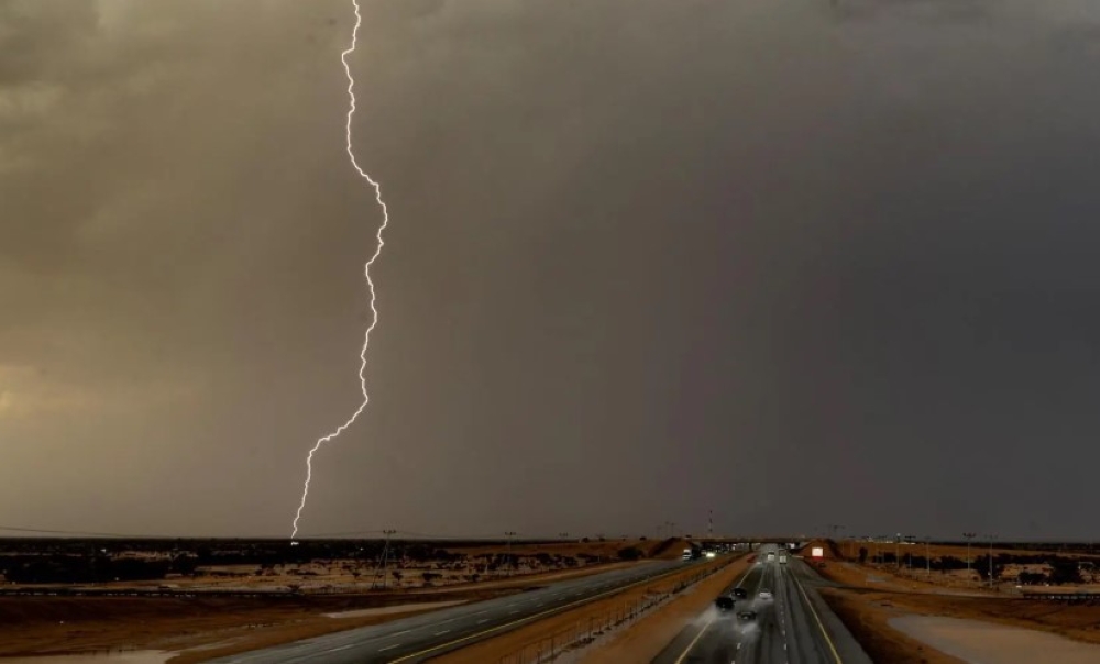 بالصور.. القصيم والطائف تشهدان هطول أمطار متفاوتة الشدة 2 بالصور.-القصيم-والطائف-تشهدان-هطول-أمطار-متفاوتة-الشدة