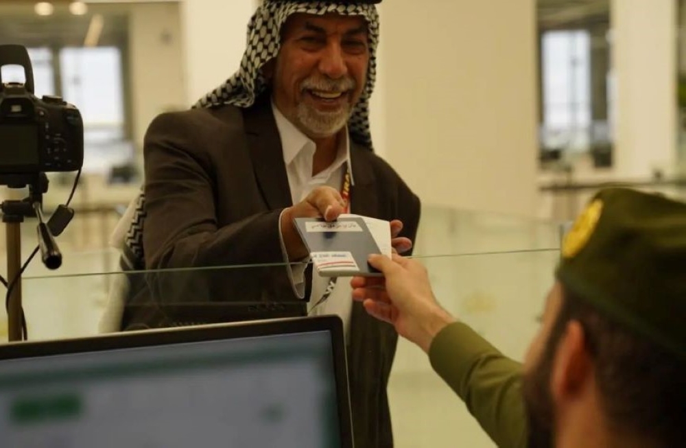 الجوازات بمنفذ جديدة عرعر تستقبل أولى طلائع ضيوف الرحمن من العراق 11 الجوازات-بمنفذ-جديدة-عرعر-تستقبل-أولى-طلائع-ضيوف-الرحمن-من-العراق