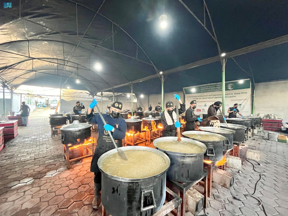 مركز الملك سلمان للإغاثة يوزّع 24.800 وجبة غذائية ساخنة في قطاع غزة 13 مركز-الملك-سلمان-للإغاثة-يوزّع-24.800-وجبة-غذائية-ساخنة-في-قطاع-غزة