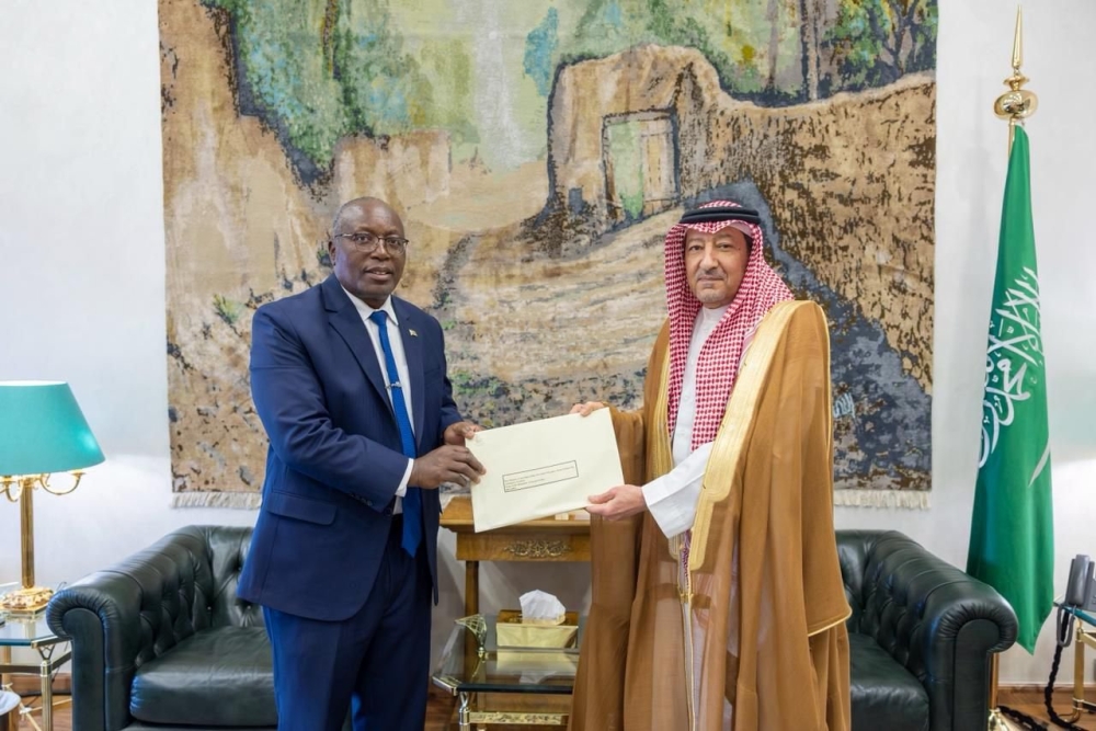 تتعلق بالعلاقات الثنائية.. خادم الحرمين يتلقى رسالة خطية من رئيس زيمبابوي 41 تتعلق-بالعلاقات-الثنائية.-خادم-الحرمين-يتلقى-رسالة-خطية-من-رئيس-زيمبابوي