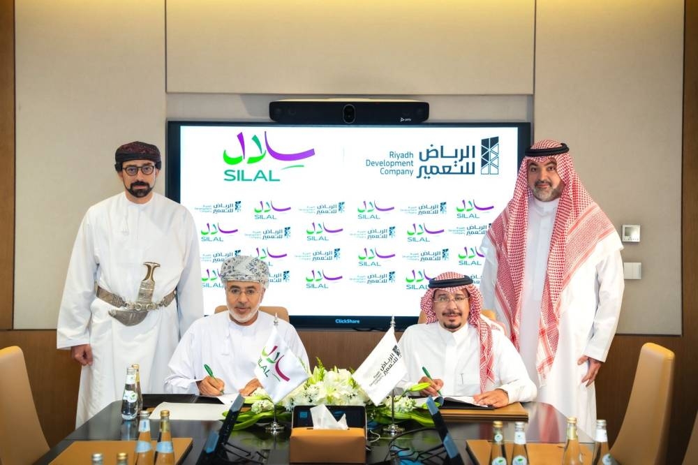 الرياض للتعمير توقع مذكرة تفاهم مع سلال العمانية لتعزيز الربط اللوجستي ودعم منظومة الإمداد الغذائي 66 الرياض-للتعمير-توقع-مذكرة-تفاهم-مع-سلال-العمانية-لتعزيز-الربط-اللوجستي-ودعم-منظومة-الإمداد-الغذائي
