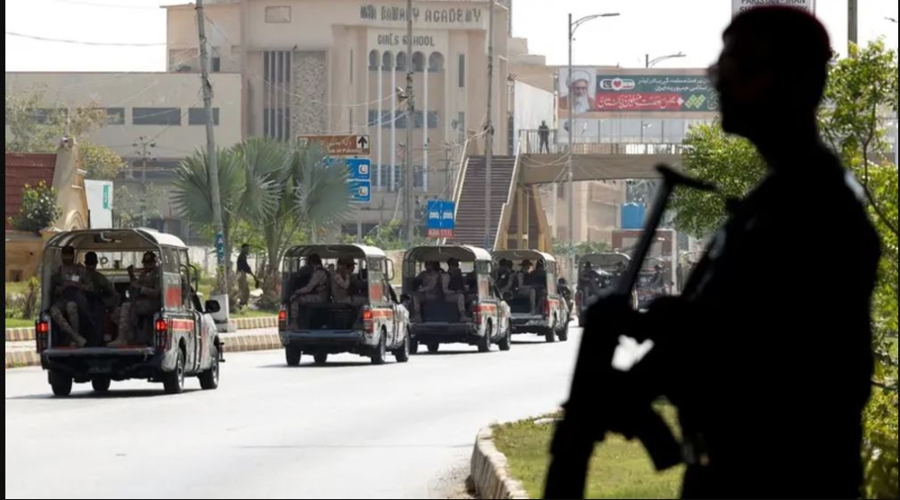 مقتل 13 إرهابيًا في عمليتين أمنيتين شمال غربي باكستان 62 مقتل-13-إرهابيًا-في-عمليتين-أمنيتين-شمال-غربي-باكستان