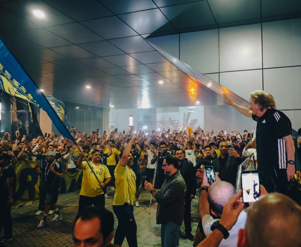 النصر يصل الدمام وسط حفاوة جماهيرية قبل مواجهة القادسية 43 النصر-يصل-الدمام-وسط-حفاوة-جماهيرية-قبل-مواجهة- القادسية