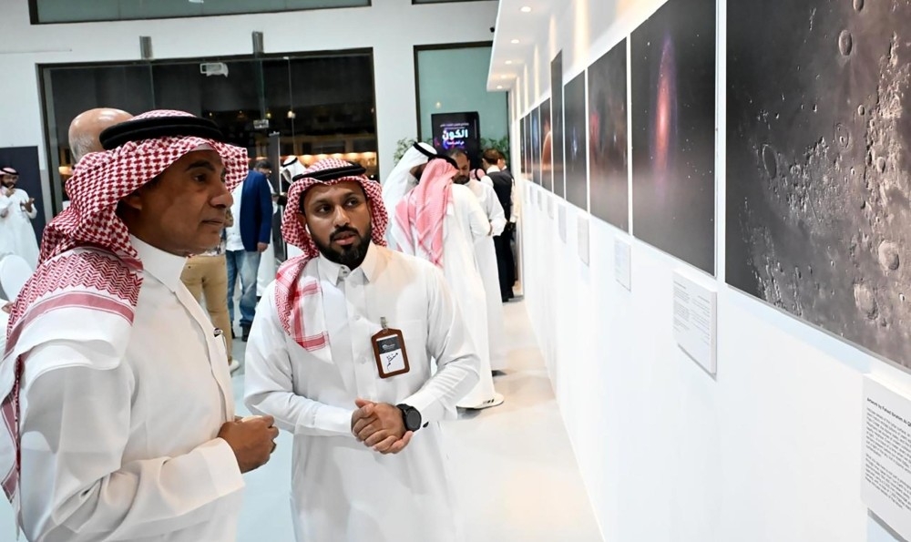 الدمام.. المعرض الفلكي يوثق "الكون في أبهى صورة" بـ38 عملًا فنيًا 6 الدمام.-المعرض-الفلكي-يوثق-“الكون-في-أبهى-صورة”-بـ38-عملًا-فنيًا