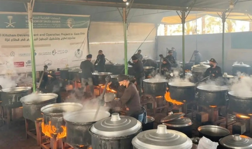 إغاثة سعودية مستمرة.. آلاف الوجبات تصل للفئات الأكثر احتياجًا في غزة 32 إغاثة-سعودية-مستمرة.-آلاف-الوجبات-تصل-للفئات-الأكثر-احتياجًا-في-غزة