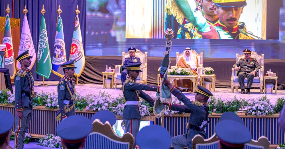 نائب وزير الدفاع يرعى حفل تخريج طلبة كلية الملك عبدالله للدفاع الجوي 52 نائب-وزير-الدفاع-يرعى-حفل-تخريج-طلبة-كلية-الملك-عبدالله-للدفاع-الجوي