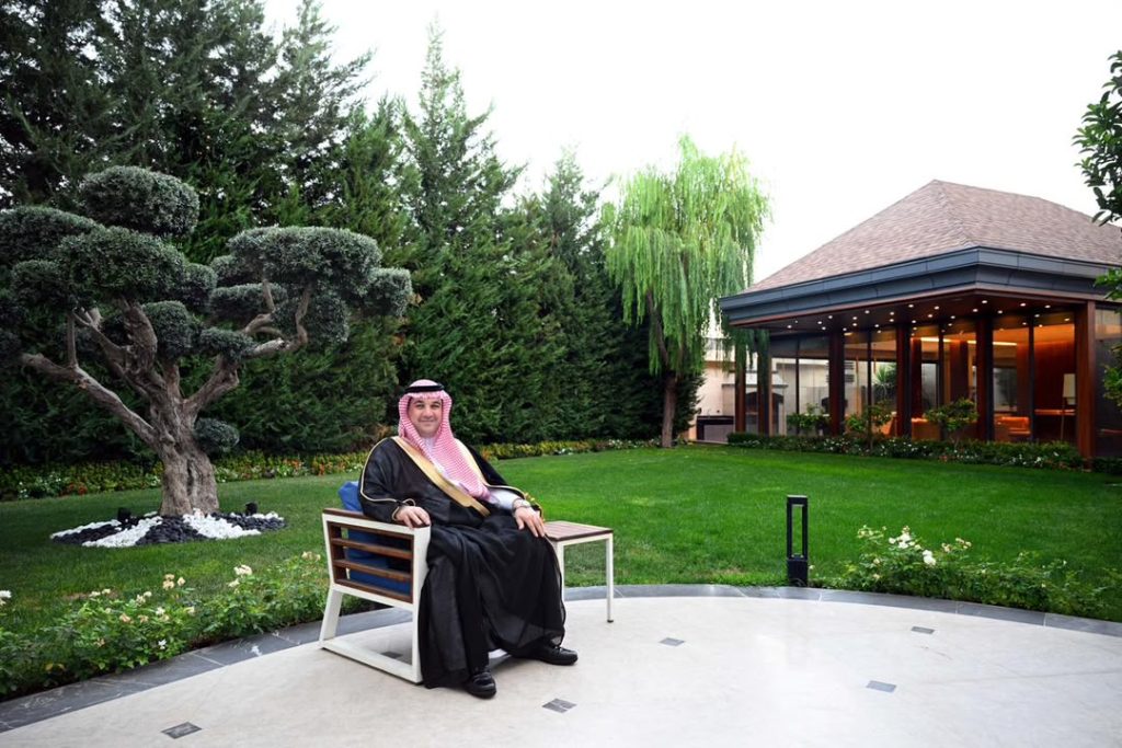 الشيخ فرحان المرسومي 1 الشيخ فرحان المرسومي في الحديقة